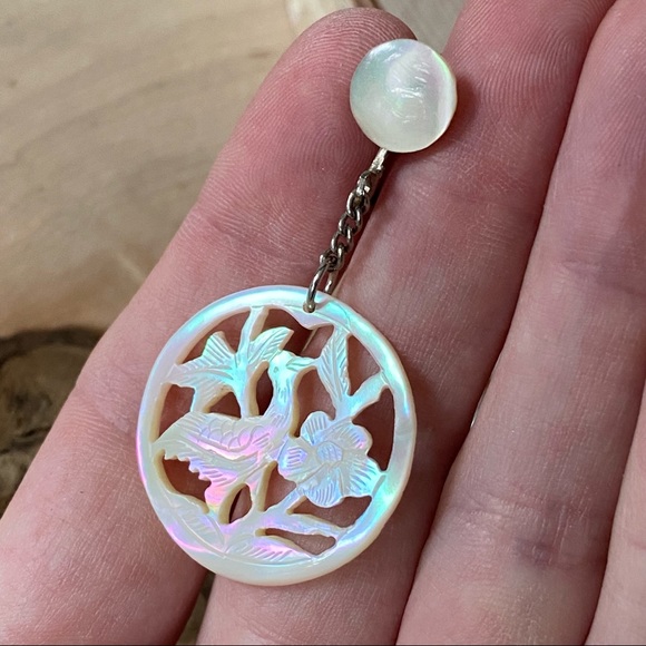 VTG- Carved MOP Bird of Paradise, Dangle & Drop Screw Backs- Carded - Picture 2 of 7